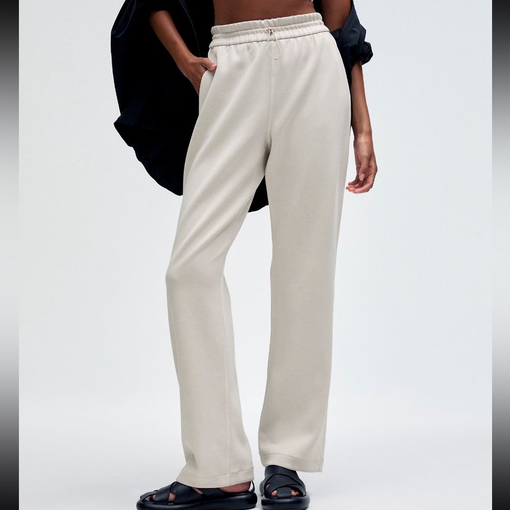 Lululemon Softstreme Pants - Regular length in Bone - Size 16